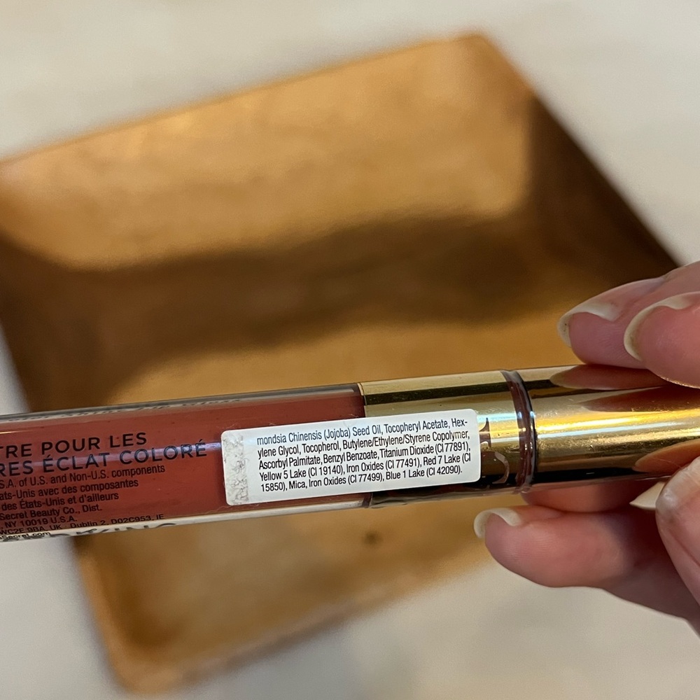 Victoria’s Secret Color Shine Lip Gloss in Striking - Picture 4 of 5